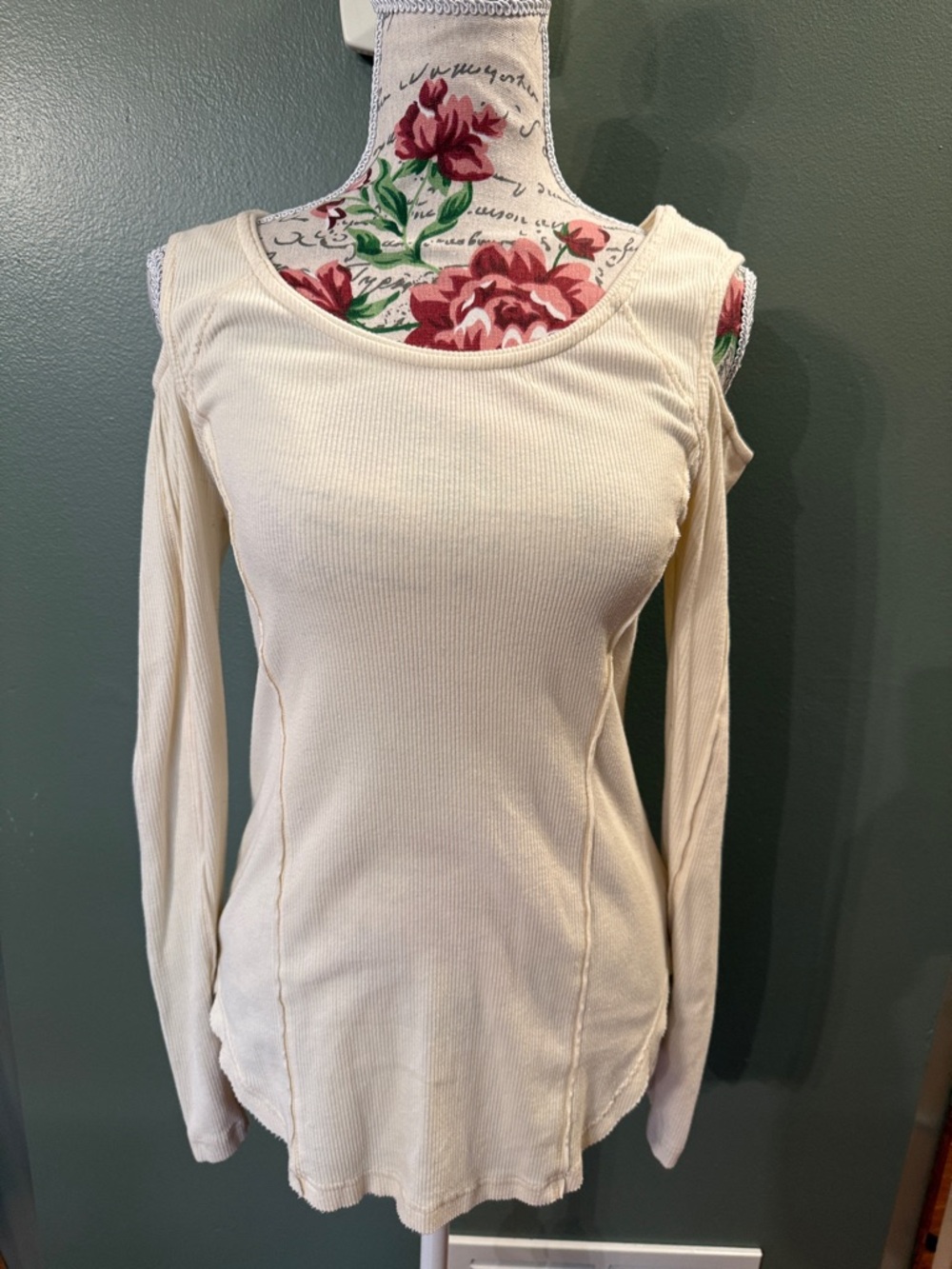 Free people Cream Cold-Shoulder Ribbed Long-Sleeve Top size medium